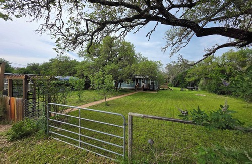 West Oak Hill House | 2-bedroom Home with country charm and Pool. Pet-Friendly!