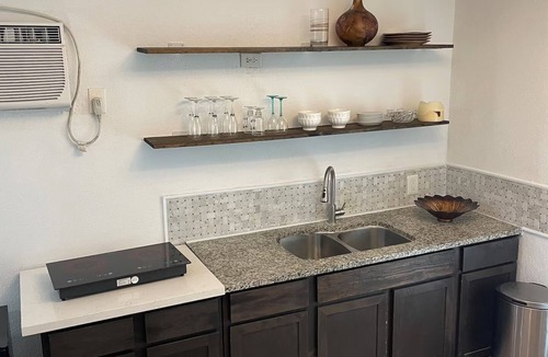 Riverside Terrace House | 2-bedroom house in tranquil Houston with cool AC breeze in the Medical Center/UH