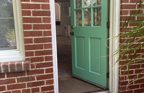 New Iberia House | 2-bedroom house in welcoming New Iberia with AC, WiFi
