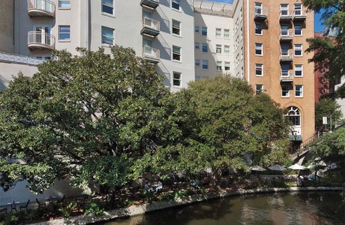 Downtown San Antonio Condo | 2 Bedroom Plus Condo w/Kitchen, Sleeps 6, in San Antonio, Riverside Suites!
