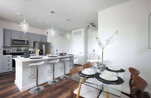 Southtown Apartment | 2-Bedroom Urban Escape, Near Riverwalk and Dome