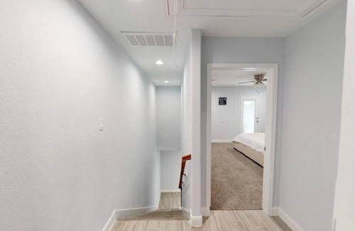 Southeast Houston House | 2 bedroom w/ upstairs balcony attached to Master
