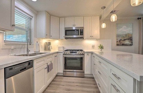 San Jacinto House | 2 Blocks to Stewart Beach: Home w/Backyard Oasis