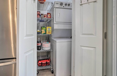 San Jacinto House | 2 Blocks to Stewart Beach: Home w/Backyard Oasis
