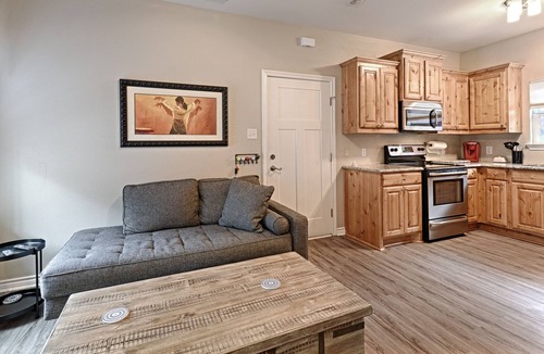 Oak Cliff House | 2 BR Bishop Arts District House, Hot Tub, Putting Green, Gardens