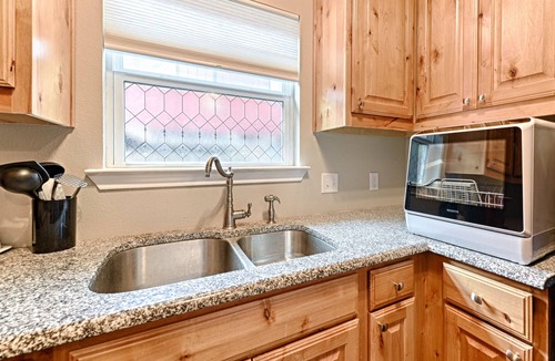 Oak Cliff House | 2 BR Bishop Arts District House, Hot Tub, Putting Green, Gardens