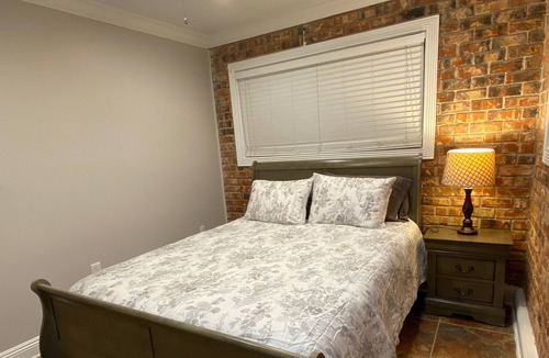 Highlands - Perkins Apartment | 2 br Private Apt w/ Washer/Dryer & Pool near LSU campus and Tiger Stadium