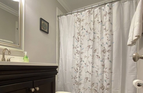 Highlands - Perkins Apartment | 2 br Private Apt w/ Washer/Dryer & Pool near LSU campus and Tiger Stadium