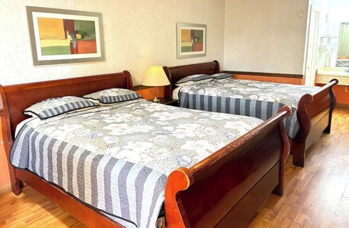 Victoria Hotel | 2 Budget-Friendly Rooms w/Free Parking, Near The Texas Zoo - 4.9 miles away
