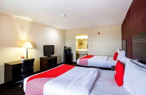 Port Allen Hotel | 2 Clean Rooms | Bright LSU Stay Close to Restaurants and Shopping Spot