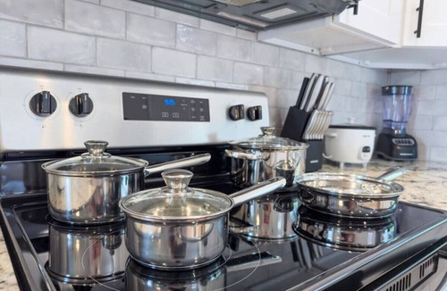 University Hills and Windsor Park House | 2 Combined Homes - Mins 2 ACL/Formula 1/Downtown