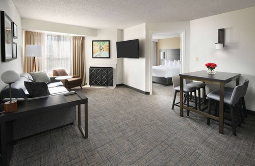Richardson Hotel | 2 Contemporary Units within walking distance to Galatyn Woodland Preserve! Pool!