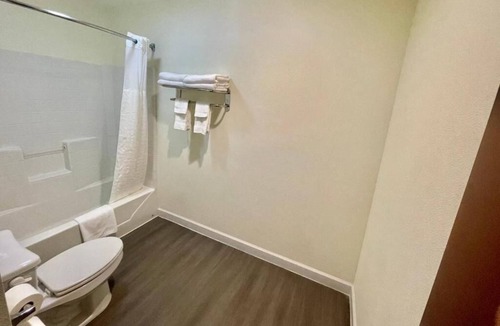 Cuero House | 2 Double Queen Rooms at FairBridge Inn & Suites Cuero, Pets Are Welcome!