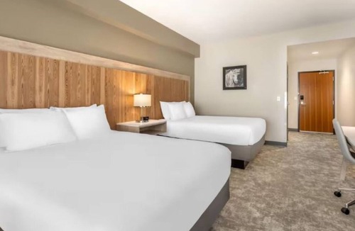 Pendleton Hotel | 2 Family-Friendly Units Perfect for Relaxing Nights | Pets Are Allowed