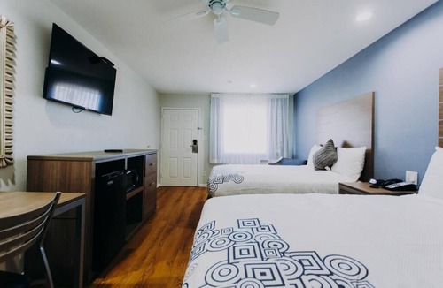 Clear Lake Shores Hotel | 2 Family Units | King Bed Room, Scottish Inn & Suites, Right off Route 146