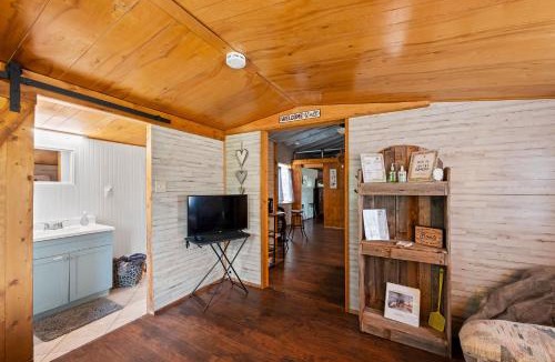 Hico House | 2 Hico Glamping Farm Animals Campfire near Glen Rose by Vacation Your Way