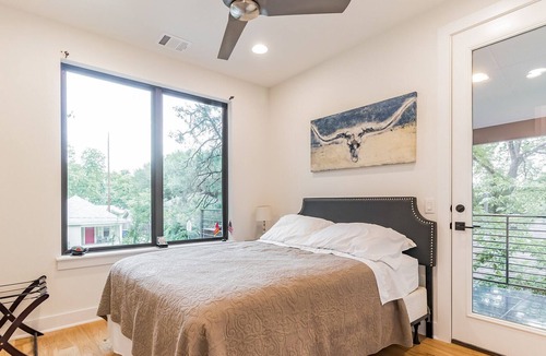 Holly House | 2 houses- 6 bedrooms/4.5bathroom w swimming pool , Only 2 blocks to town lake!