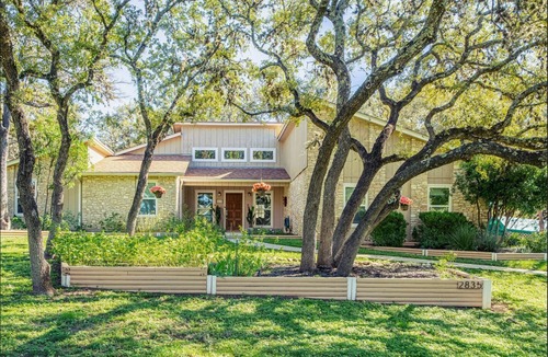 San Marcos House | 2 King Beds in Relaxing Oasis in Texas Hill Country - Free Wi-Fi, Parking, Snack