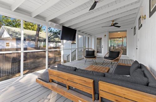 South Congress House | 2 Mi to Downtown Austin: Family Home w/Porch!