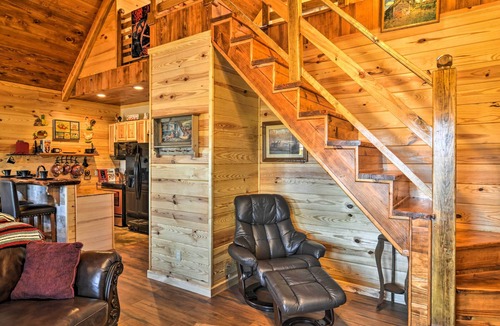 Hot Springs Cabin | 2 Mi to Lake Hamilton! Log Cabin w/Cozy Loft