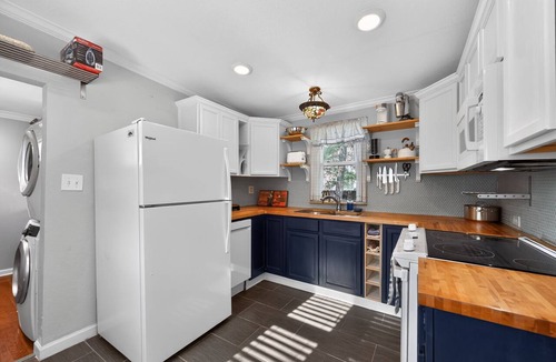 Flower Mound House | 2 Mi to Lake, RV+ Boat parking, Screened in porch!