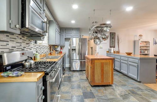 Mid City South House | 2 Mi to LSU: Mid City Home w/Yard & Patio!