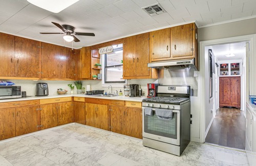 Thibodaux House | 2 Mi to Nicholls State University: Home w/Yard