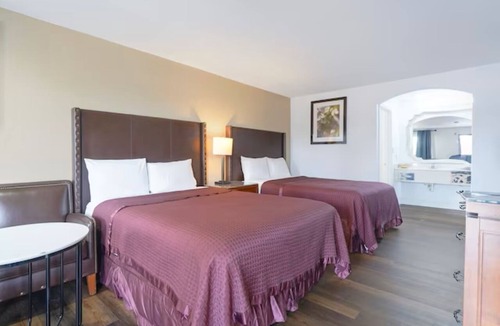 San Augustine Hotel | 2 Modern Rooms | San Augustine Getaway: 2 Full Beds Non-Smoking Room.