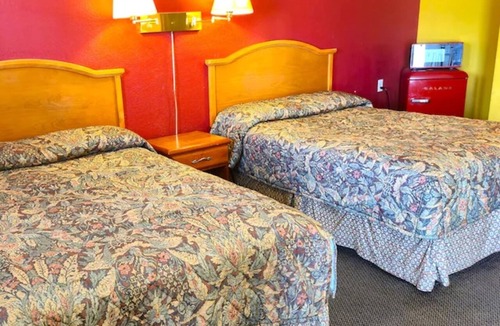 Sulphur Hotel | 2 Modern Rooms Perfect for Travelers, Parking Included, Near Local Museums