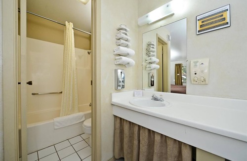 Junction Hotel | 2 Peaceful Rooms | Junction Golf Club - 2.5 miles | Pets Allowed + Seasonal Pool