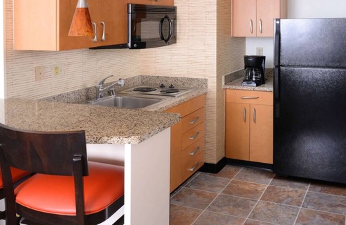 North Dallas Apartment | 2 Pet-friendly Units, Close to Perot Museum of Nature and Science! FREE Parking