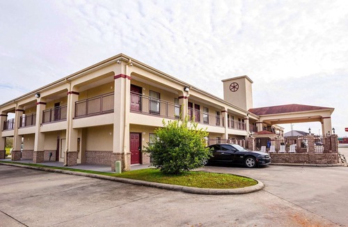 Port Allen Apartment | 2 Queen Bed Accessible