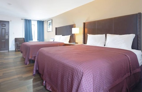 San Augustine Hotel | 2 Rooms for Great Value: 2 Full Beds Non-Smoking for 4 Guests.
