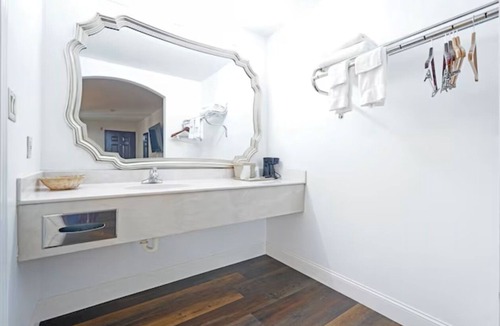 San Augustine Hotel | 2 Rooms for Great Value: 2 Full Beds Non-Smoking for 4 Guests.