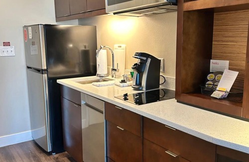 Lake Worth Hotel | 2 Sleek For Worth Sleek Rooms w/Free Parking | Fort Worth Stockyards - 6.4 mi