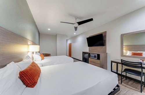 Eastside Promise Neighborhood Hotel | 2 Spacious Rooms Near River Walk w/Free Breakfast - Ideal for Family Trips
