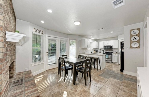 Round Rock House | 2 Story Home in Round Rock Sleeps 16 Guests