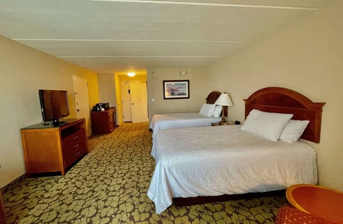 Chinatown Hotel | 2 Units w/Free Breakfast, Outdoor Pool, Close to Galleria Retail Heaven