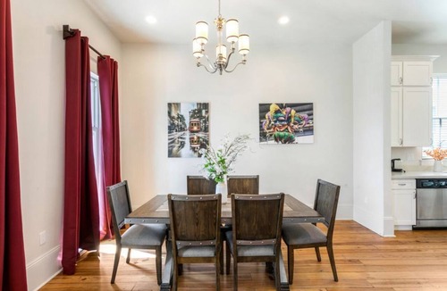 Faubourg Lafayette Condo | 20% OFF Monthly | 10% OFF Weekly-Stylish 3BR on Carondelet by Hosteeva