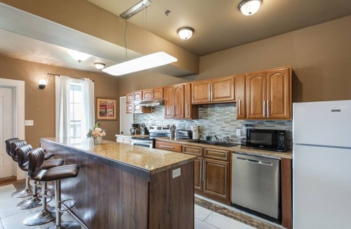 Faubourg Lafayette Condo | 20% OFF Monthly | 10% OFF Weekly-St. Charles Ave Condo – Minutes to FQ