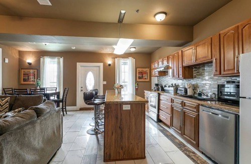 Faubourg Lafayette Condo | 20% OFF Monthly | 10% OFF Weekly-St. Charles Ave Condo – Minutes to FQ