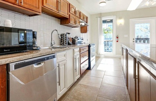 Faubourg Lafayette Apartment | 20% OFF Monthly | 10% OFF Weekly-Spacious Urban Living Near French Quarter