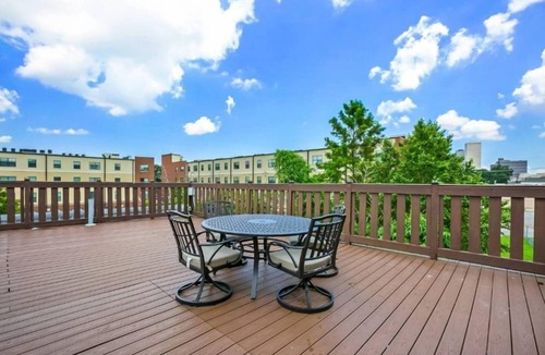 Faubourg Lafayette Condo | 20% OFF Monthly | 10% OFF Weekly-Carondelet Street Modern Suites