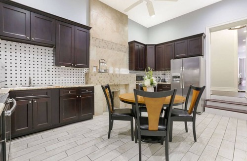 Faubourg Lafayette Condo | 20% OFF Monthly | 10% OFF Weekly-Carondelet Street Stylish Suites