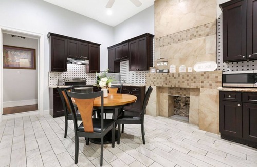 Faubourg Lafayette Condo | 20% OFF Monthly | 10% OFF Weekly-Carondelet Street Stylish Suites