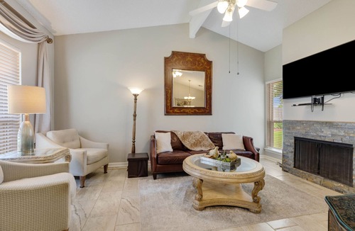 Lafayette House | 210-H Long Plantation Suites 2 Bedrooms - Monthly, Short Term, Long Term