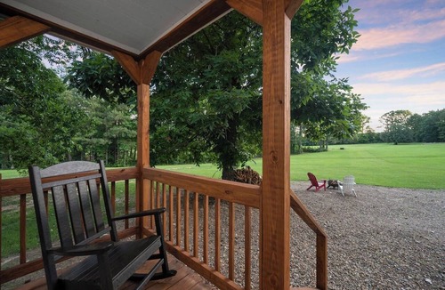 Golden Cabin | 27 Private Acres/Pet Friendly/Fishing Pond