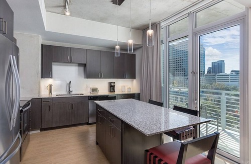 West End Condo | 2BD/Austin - Full Kitchen, W/D, Balcony, Fire Pit!