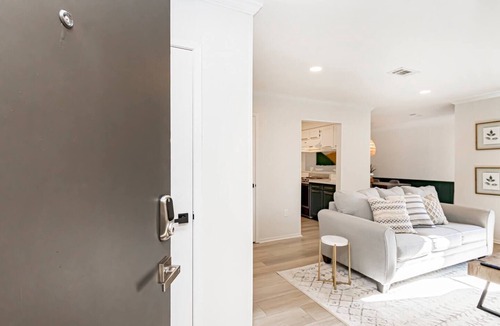 South Baton Rouge Condo | 2Bed Modern Getaway! Central Location in BR!
