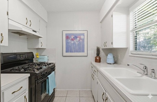 Zilker House | 2BR Cowboy Pool Home ❤️ Walk to Barton Springs, Zilker near Eatery, Downtown